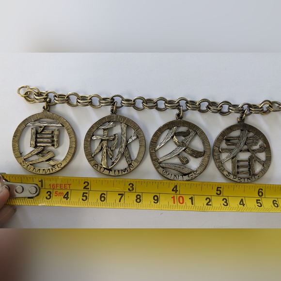 VTG SIGNED B.S.K.© GOLD TONE LARGE 4 SEASON CHARM BRACELET - Picture 11 of 11